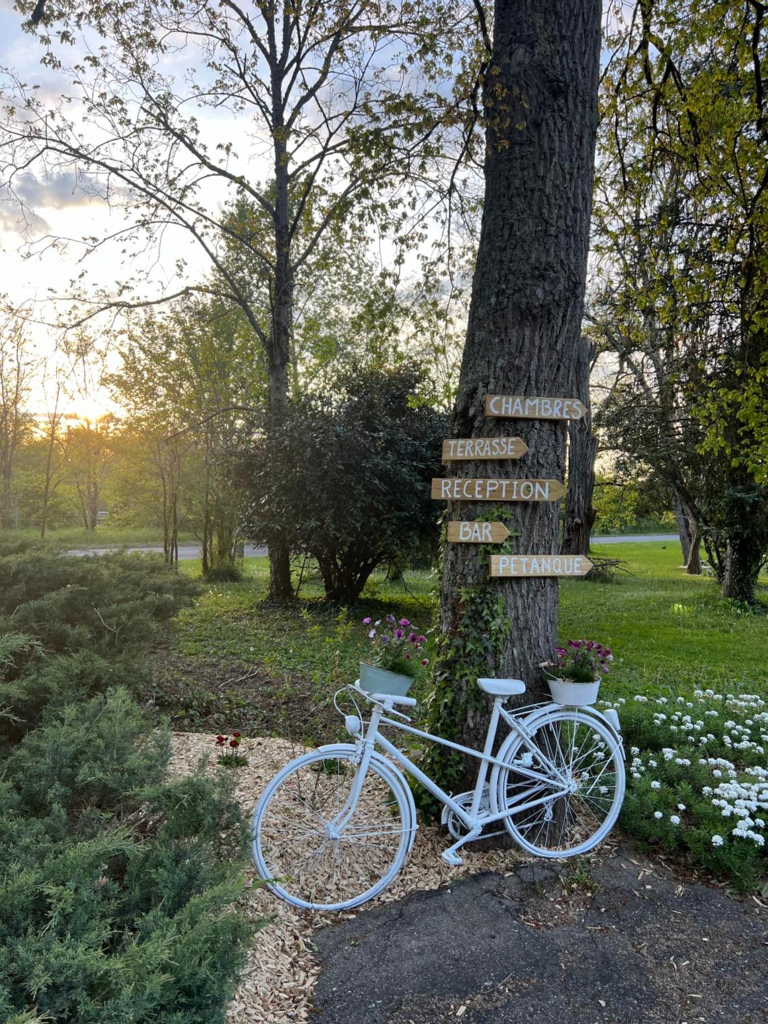 Motel Les Broussailles Mesves-sur-Loire المظهر الخارجي الصورة
