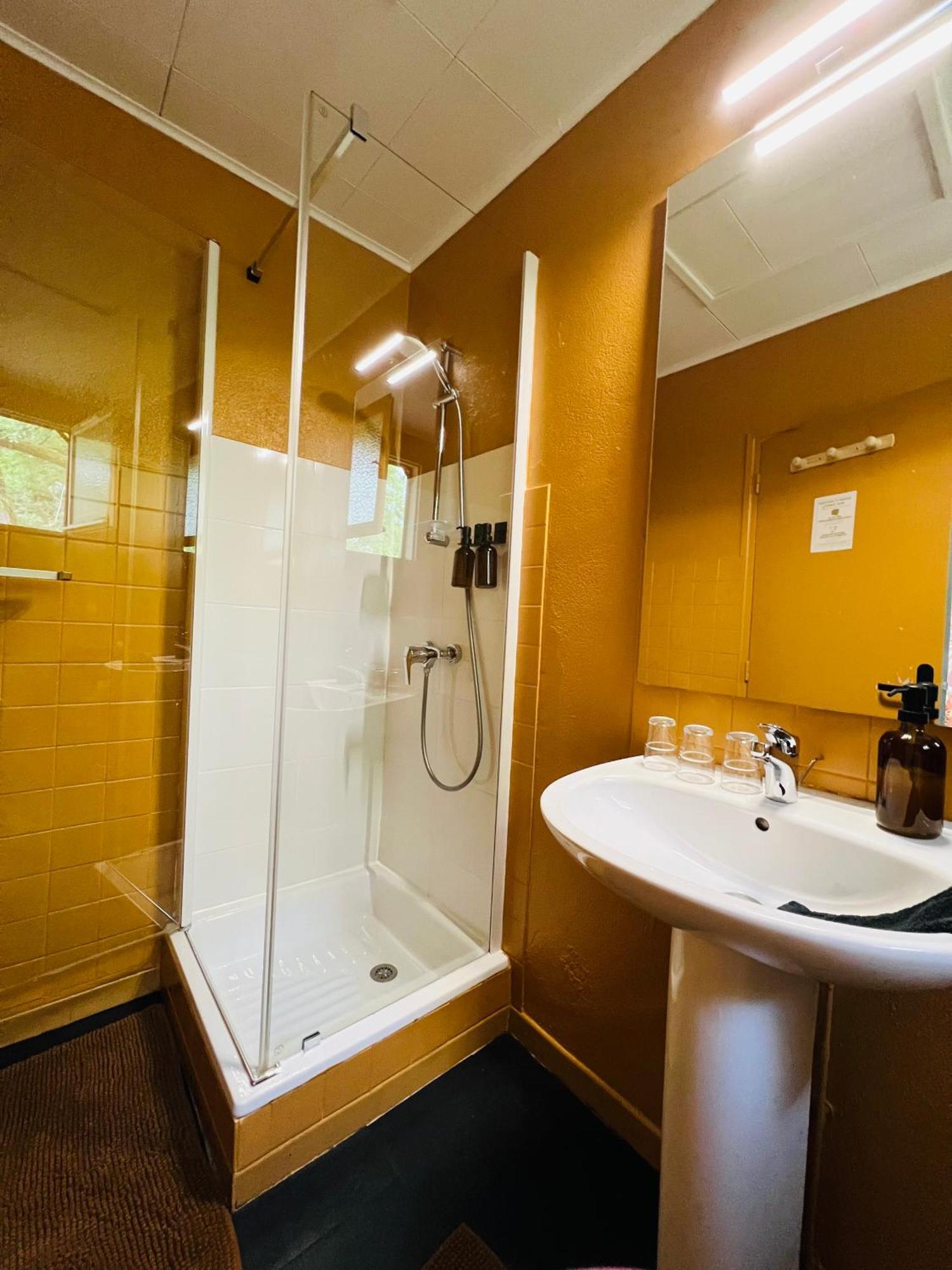 Motel Les Broussailles Mesves-sur-Loire المظهر الخارجي الصورة